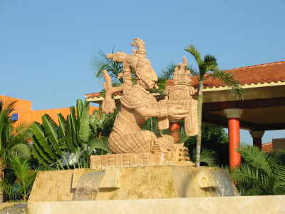         Barcelo Statue